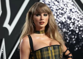 Qual o novo estilo de franjas que está fazendo a cabeça das estrelas?