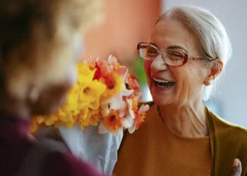 Novos estudos mostram o poder de pequenos atos de bondade na rotina