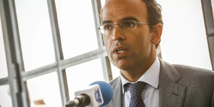 Adão e Silva quer responder a “todas as questões” levantadas por ministra