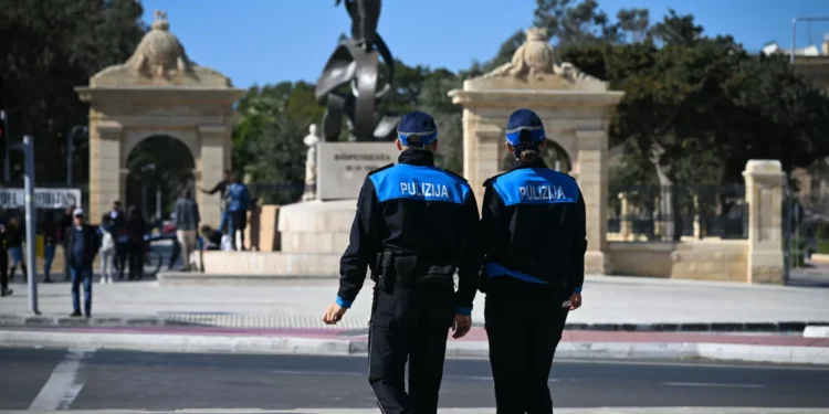 Português detido em Malta por homicídio. Corpo encontrado em mala