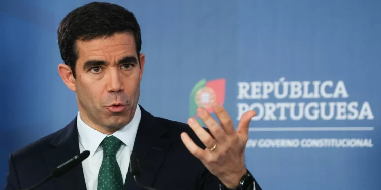 Governo cria sistema de alerta e planos pessoais de emprego para sem-abrigo