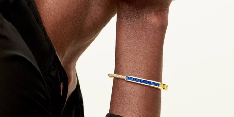 Tiffany lança pulseira em homenagem à bandeira brasileira para celebrar nova loja
