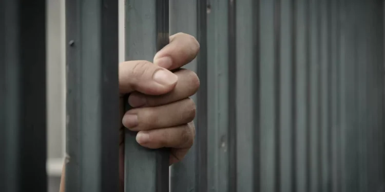 Homem detido por crimes de violência doméstica em Peniche