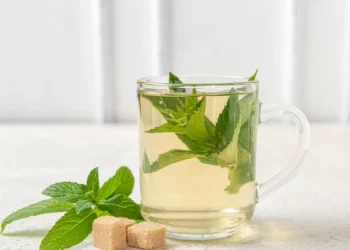 Há um chá que ajuda a reduzir a barriguinha da vergonha