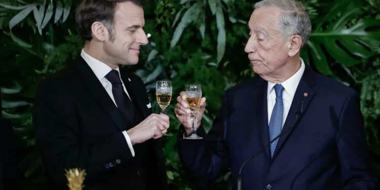 Brinde em português, chuva e amizade. O primeiro dia da visita de Macron