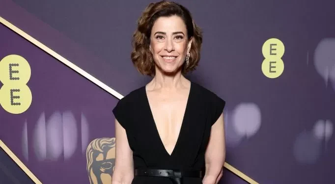 Só marca poderosa: Fernanda Torres surge no BAFTA com modelo exclusivo de alta-costura da Dior