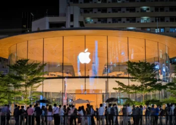 Apple planeia lançar primeiro iPhone dobrável em 2026