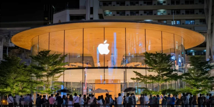 Apple planeia lançar primeiro iPhone dobrável em 2026