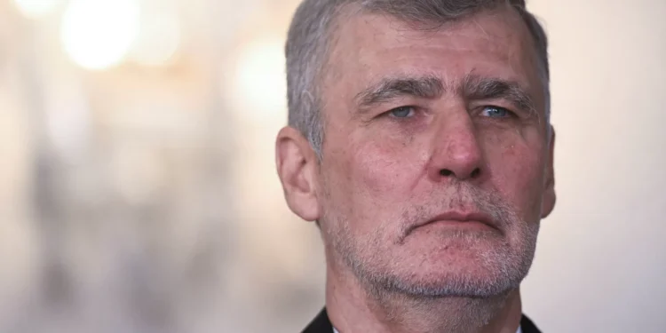 “Entre socialismo e social-democracia”. Afinal, que defende o almirante?