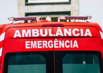 Carro despista-se e vai contra muro em Viana do Castelo. Há três feridos