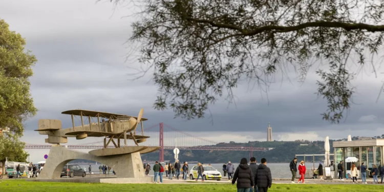 Semana arranca com “tempo chuvoso”, mas temperaturas “acima do normal”