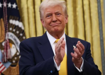 Trump anuncia que a Apple vai investir “milhares de milhões” nos EUA