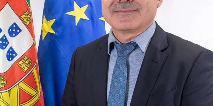 Secretário de Estado diz ter “cedido quota” em imobiliária antes de posse