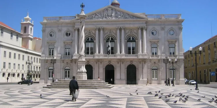 Assessor de Câmara de Lisboa investigado por pornografia de menores