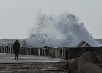 Cuidado! Sete distritos sob aviso laranja devido a agitação marítima