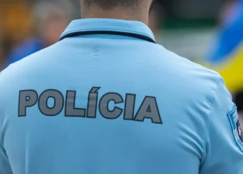 Menino de 10 anos atropelado por mota na Amadora. Suspeito em fuga