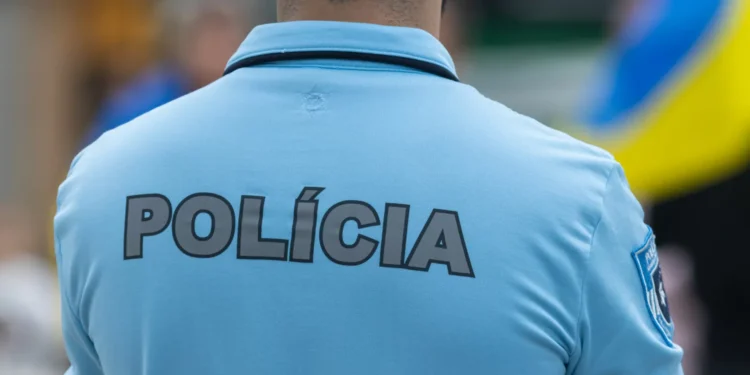 Menino de 10 anos atropelado por mota na Amadora. Suspeito em fuga