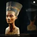 Como a rainha egípcia Nefertiti ainda inspira a moda e a beleza, mesmo após 3.300 anos?