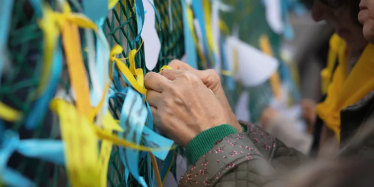 Protestos perto da Embaixada dos EUA em Lisboa contra fim do apoio a Kyiv