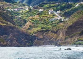 Costa Norte da Madeira e Porto Santo sob aviso vermelho por causa do mar