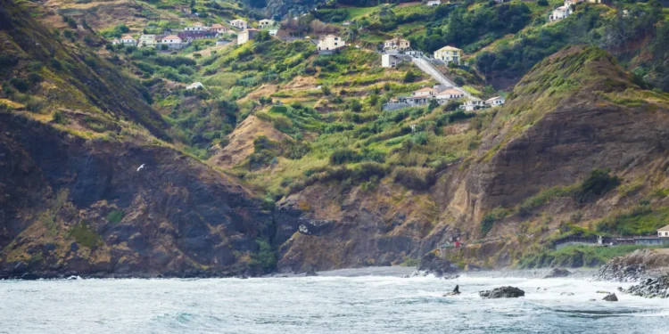 Costa Norte da Madeira e Porto Santo sob aviso vermelho por causa do mar