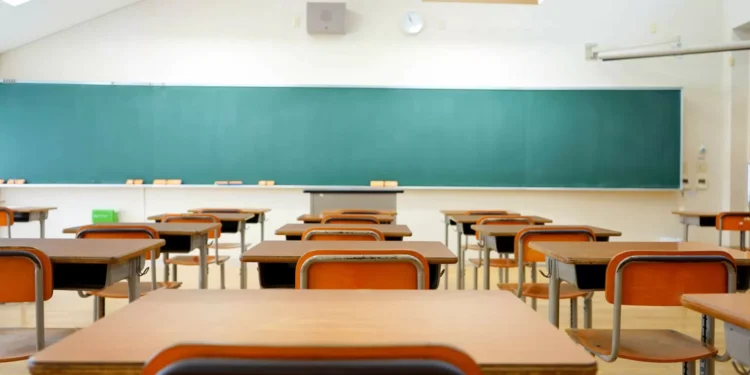 Açores. Sindicatos de professores contra novo regulamento do concurso