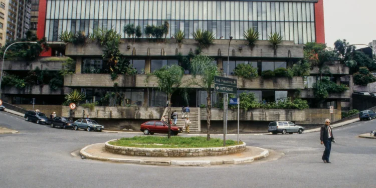 Como o trabalho de Lina Bo Bardi influenciou um dos maiores arquitetos da Holanda