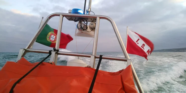 Homem morre no interior de embarcação na Doca Pesca do Arade em Lagoa