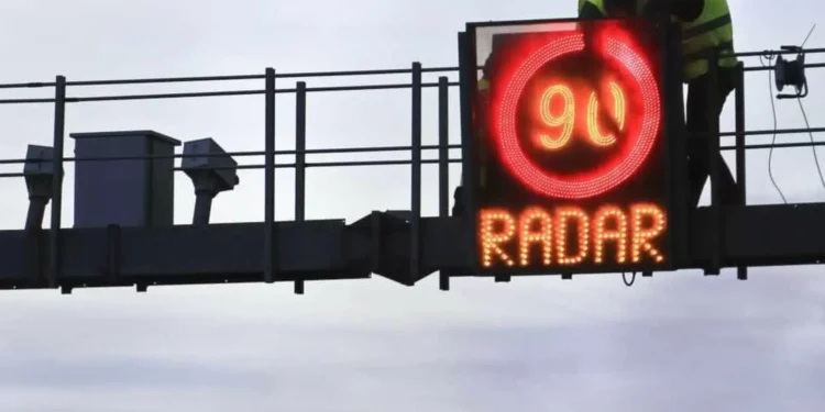 Atenção ao acelerador. Saiba onde vão estar os radares da PSP em março