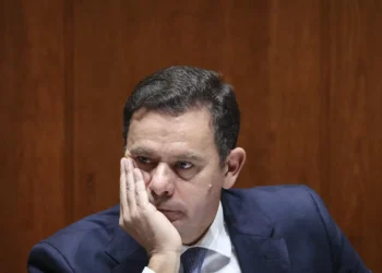 Montenegro pagou 250 euros por noite em hotel. Agora vive “sem cortinas” em São Bento