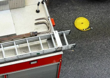 Explosão causa 6 feridos e “danos consideráveis” num prédio em Almada