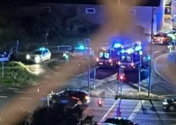 Autocarro da Carris despista-se e embate em muro em Lisboa. Há 13 feridos