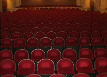 Chapitô cria versão minimalista de ‘Rei Lear’ a lembrar instabilidade