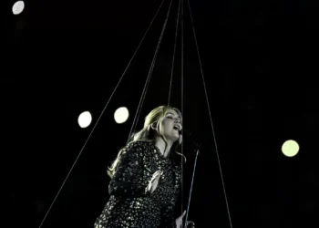 Representante de França vai homenagear mãe portuguesa na Eurovisão