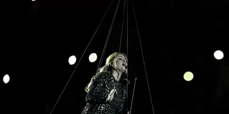 Representante de França vai homenagear mãe portuguesa na Eurovisão