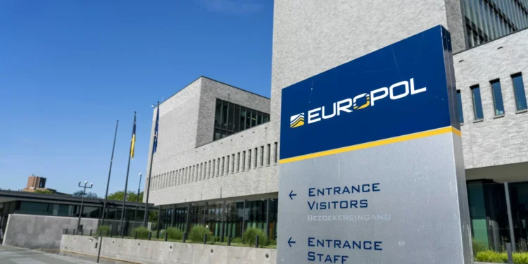 Europol diz que IA está a impulsionar o crime organizado na UE