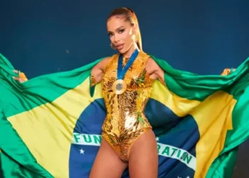 O look de Anitta em homenagem à ginasta Rebeca Andrade