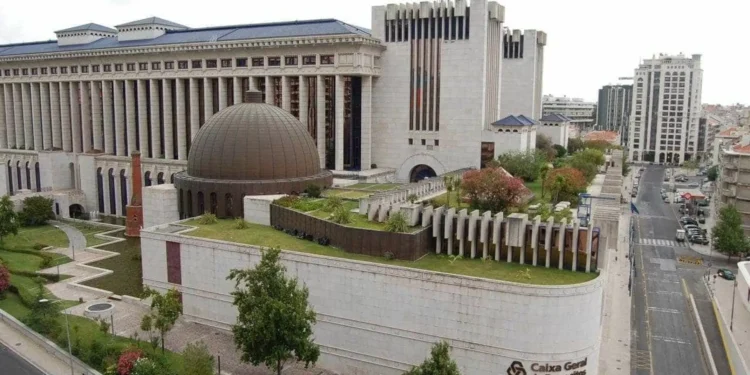 Mistério e memória percorrem exposições de Hiller e Scanlan na Culturgest