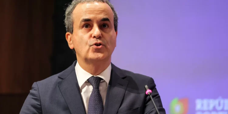 Fernando Araújo acusa Governo de não confiar no SNS