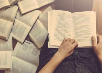 Livro conta como música salvou dezenas de mulheres da morte em Auschwitz 