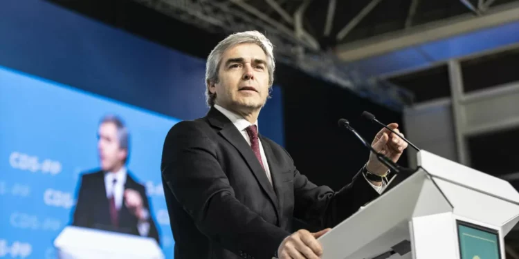 Rejeição de moção de confiança assegura “divórcio com portugueses”