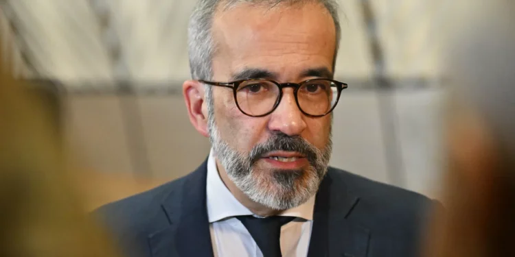 Rangel com “esperança” em abstenção do PS. “Se não quer instabilidade…”