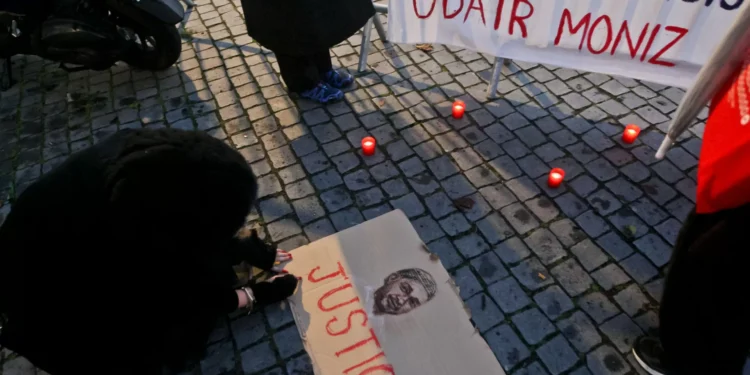 Defesa de PSP que baleou Odair Moniz aceita decisão de suspensão