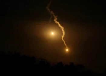 Israel ataca Faixa de Gaza matando pelo menos 80 civis