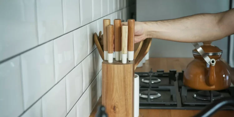 Cinco coisas que não precisa de ter na bancada da cozinha