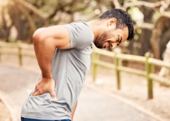 Dores e falta de equilíbrio? Tem de fortalecer mais a zona abdominal