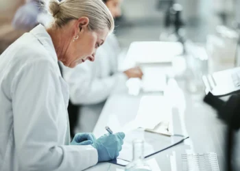 Bactérias inofensivas inibem micróbios que causam infeções