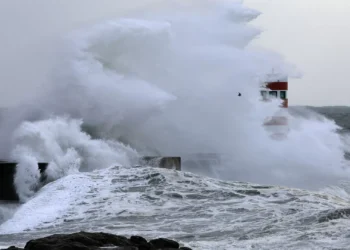 Agitação marítima coloca 9 distritos no Continente e Madeira a ‘amarelo’