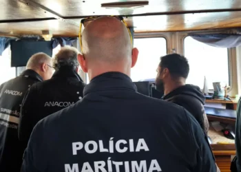 Polícia Marítima fiscaliza embarcações no porto de pesca de Peniche