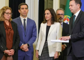 “Governo dispõe de condições”? Montenegro admite moção de confiança